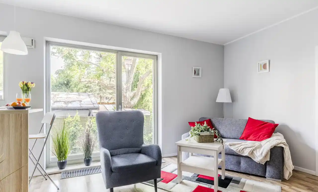 Funkcjonalny, komfortowy 2 pok. apartament, z ogródkiem - zdjęcie 2