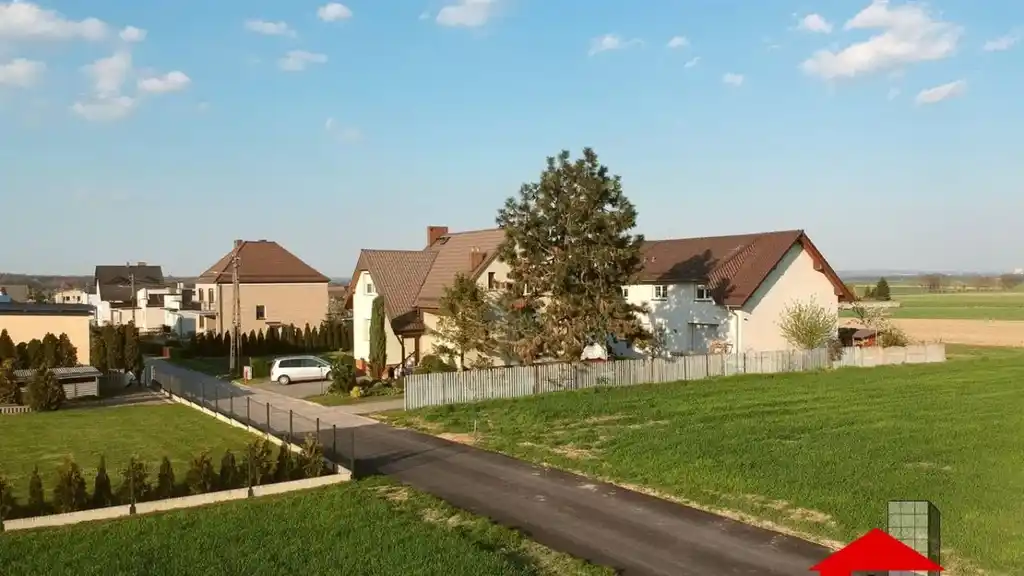 Połowa domu z możliwością korzystania z ogrodu. - zdjęcie 2