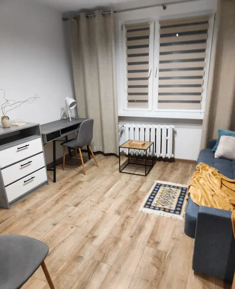 Pokój z panoramicznymi oknami przy Rondzie Radosława od 30.06