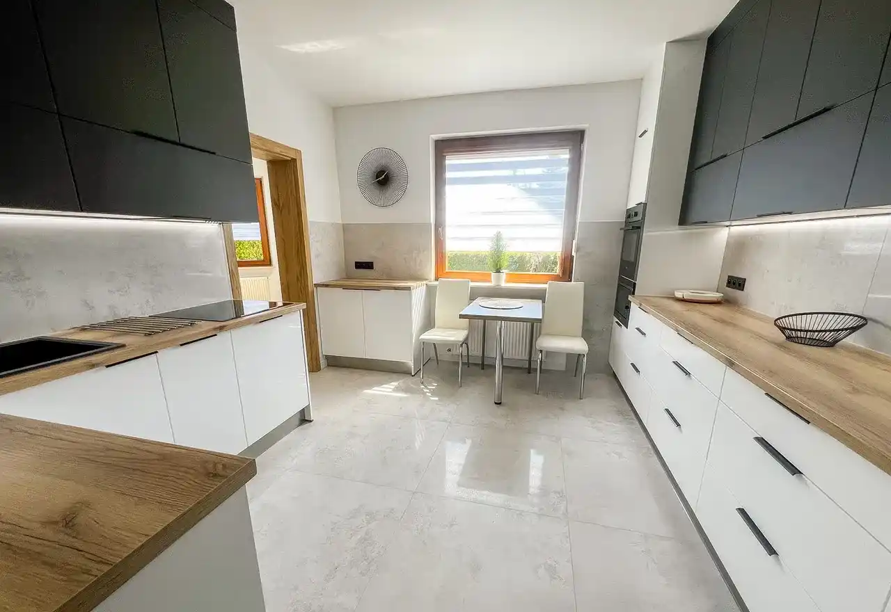 Dom po remoncie 250 m² ogród garaż Bluszczowa - zdjęcie 6