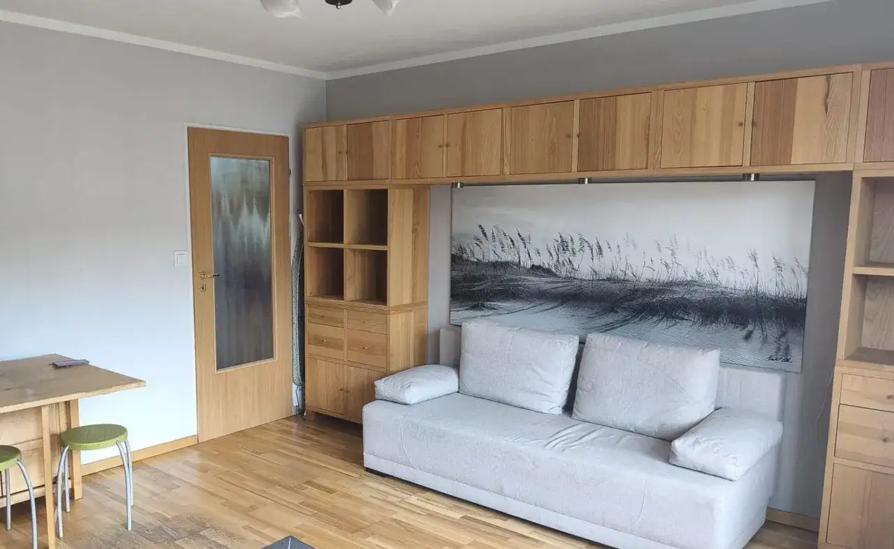 Wynajmę przestronną kawalerkę o powierzchni 34 m² w Piasecznie
