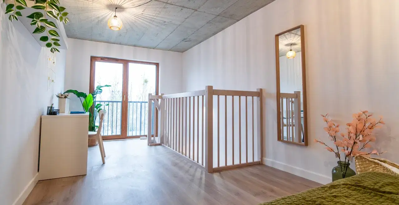 Lokal dwupoziomowy w nowoczesnym apartamentowcu - zdjęcie 4