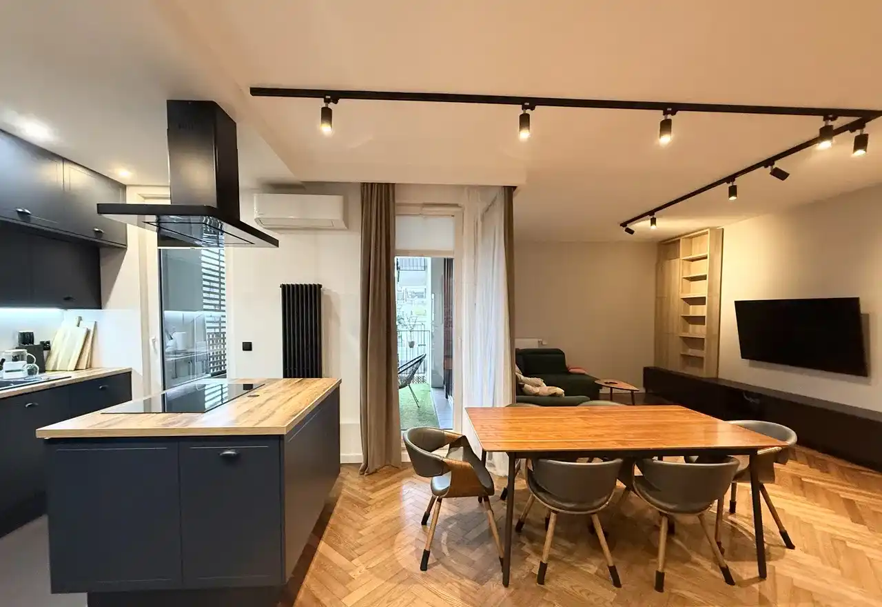 Przestronny apartament na Woli | 2 BALKONY| 2 ŁAZIENKI | KLIMATYZACJA