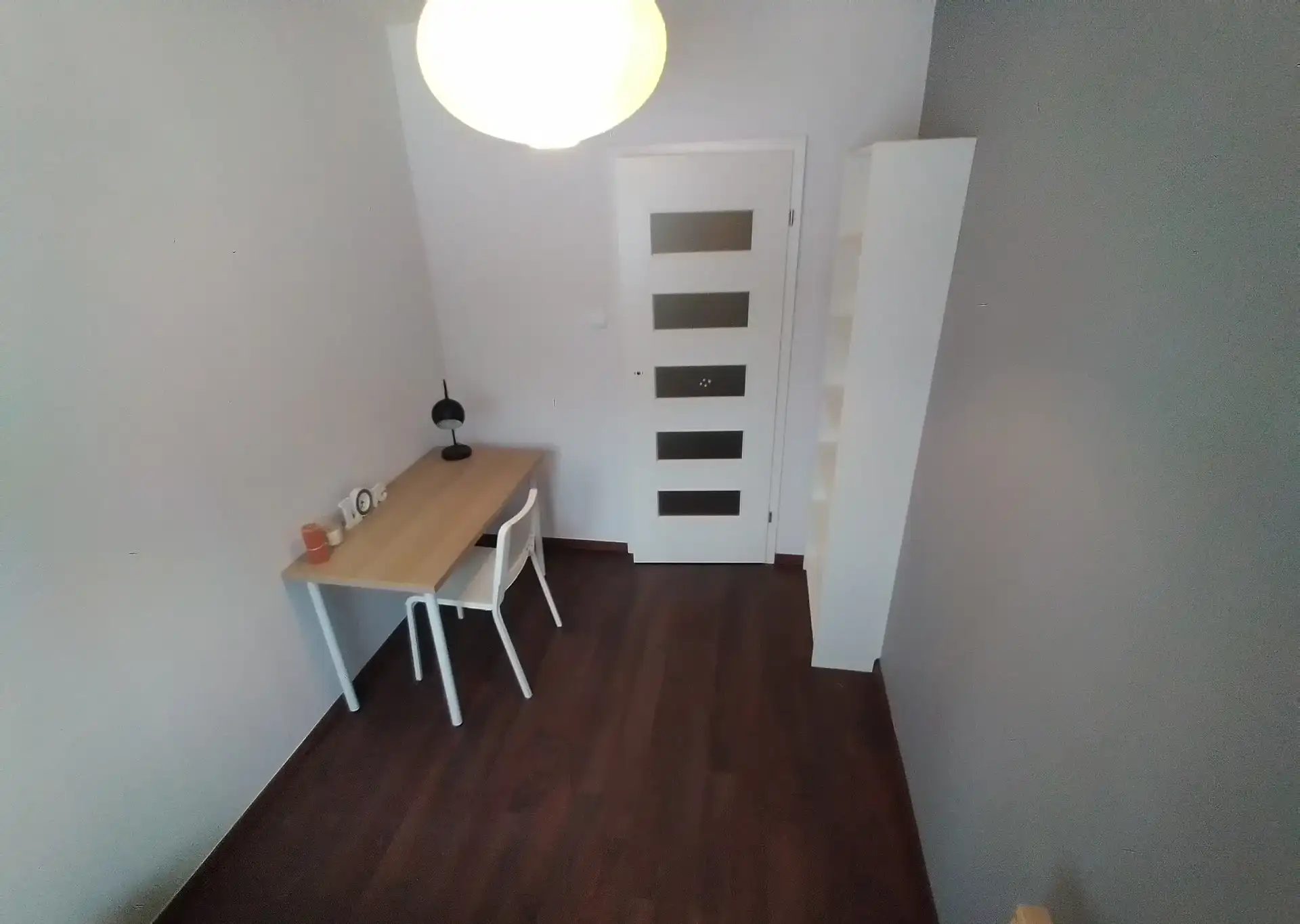 Pokój dla studenta 9 m² + duża zamykana szafa na korytarzu - zdjęcie 7