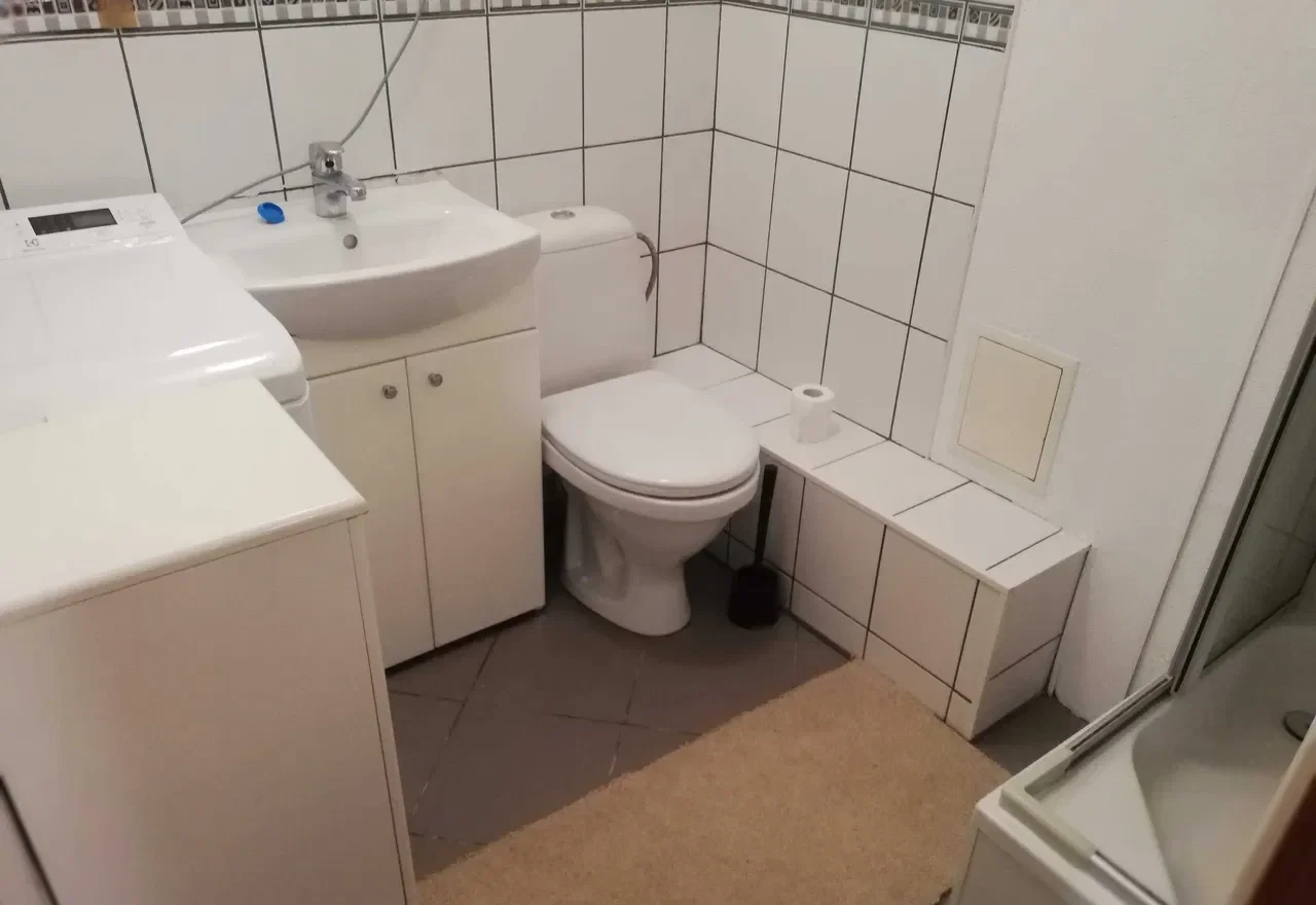 Pokój do wynajęcia dla kobiety/studentki, ul. Dybowskiego 1 - zdjęcie 6
