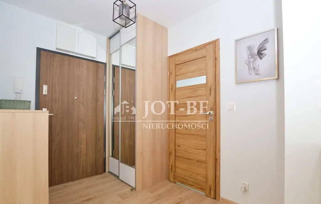 Mieszkanie z balkonem przy SkyTower - zdjęcie 5