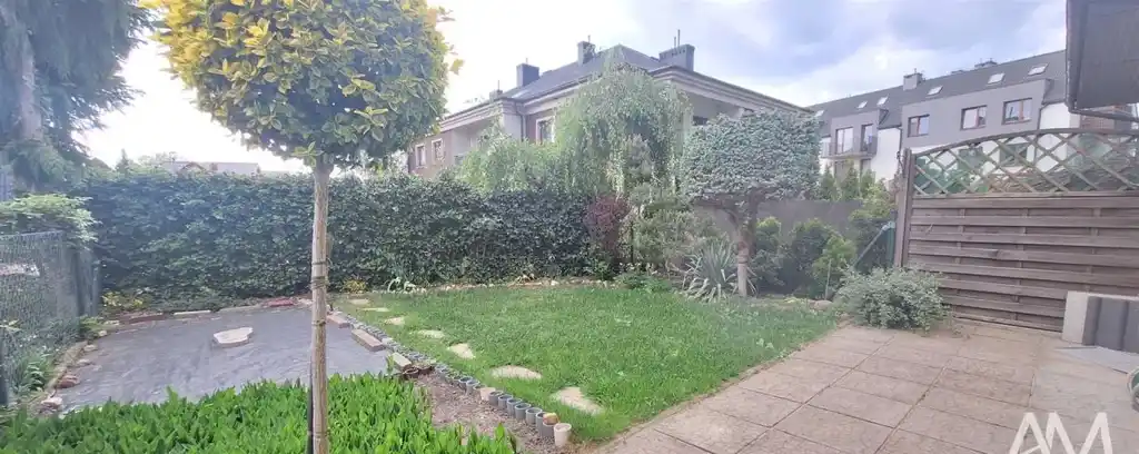 Dom szeregowy z ogrodem w Bielanach Wrocławskich - zdjęcie 7