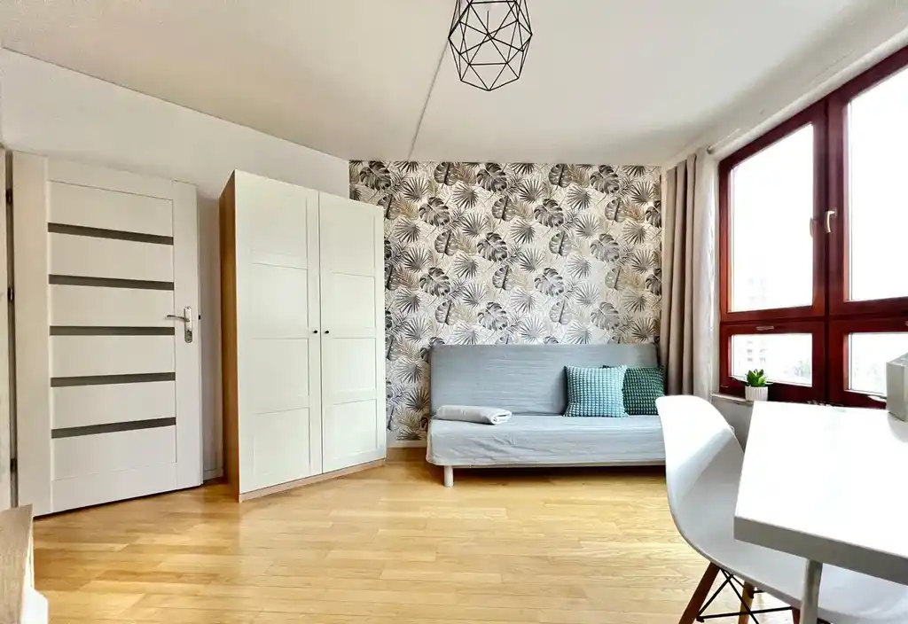 Pokój z panoramicznymi oknami przy Rondzie Radosława od 30.06 - zdjęcie 3