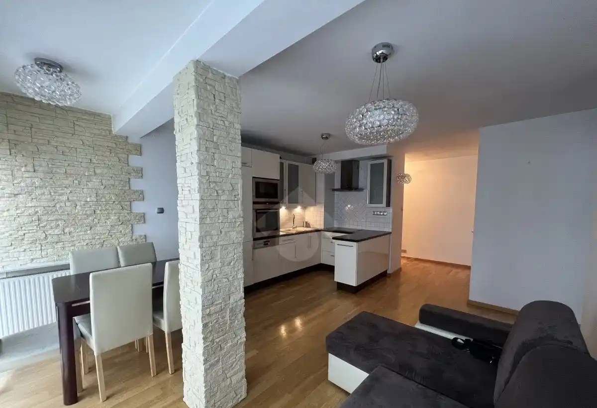 3 pokoje, balkon, miejsce postojowe w garażu, komórka lokatorska - zdjęcie 2