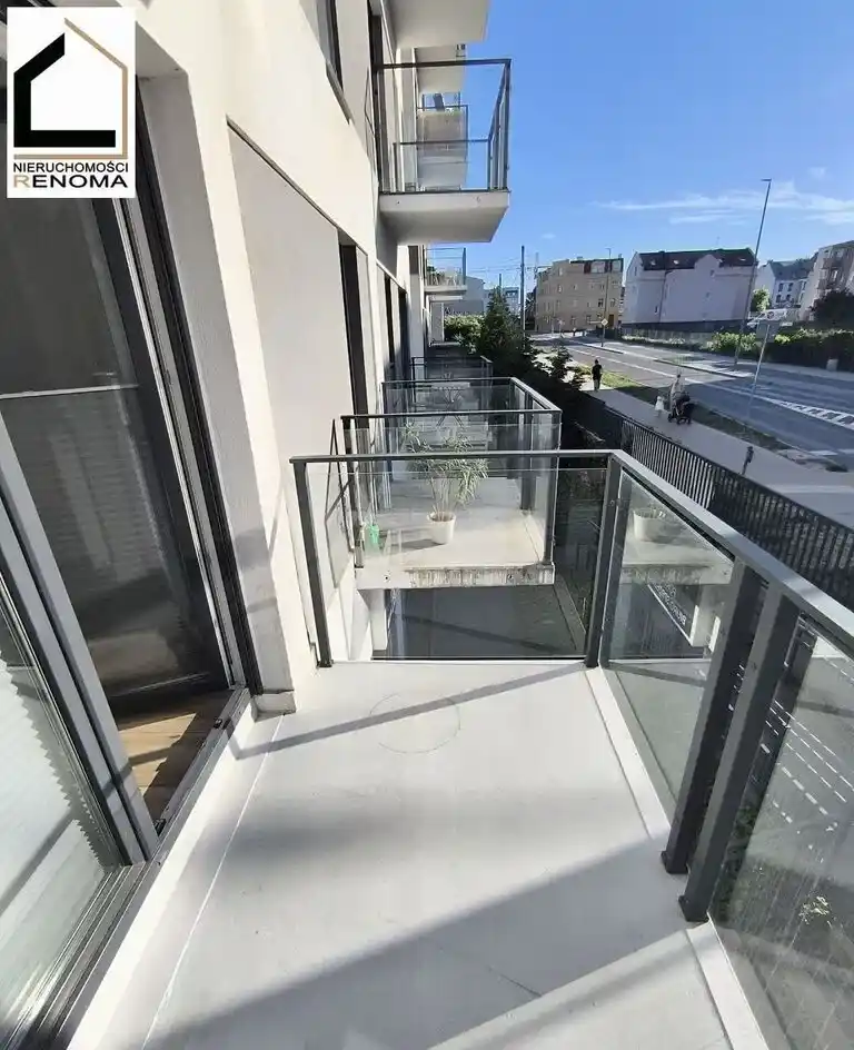 umeblowany pokój z balkonem + miejsce postojowe - zdjęcie 4