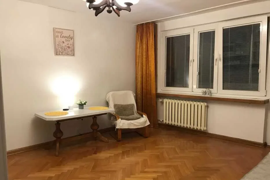 Duży pokój z loggią na Bielanach - zdjęcie 2
