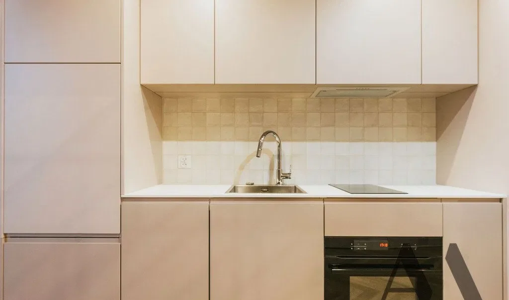 Bulwar Staromiejski | balkon | widok na rzekę - zdjęcie 8