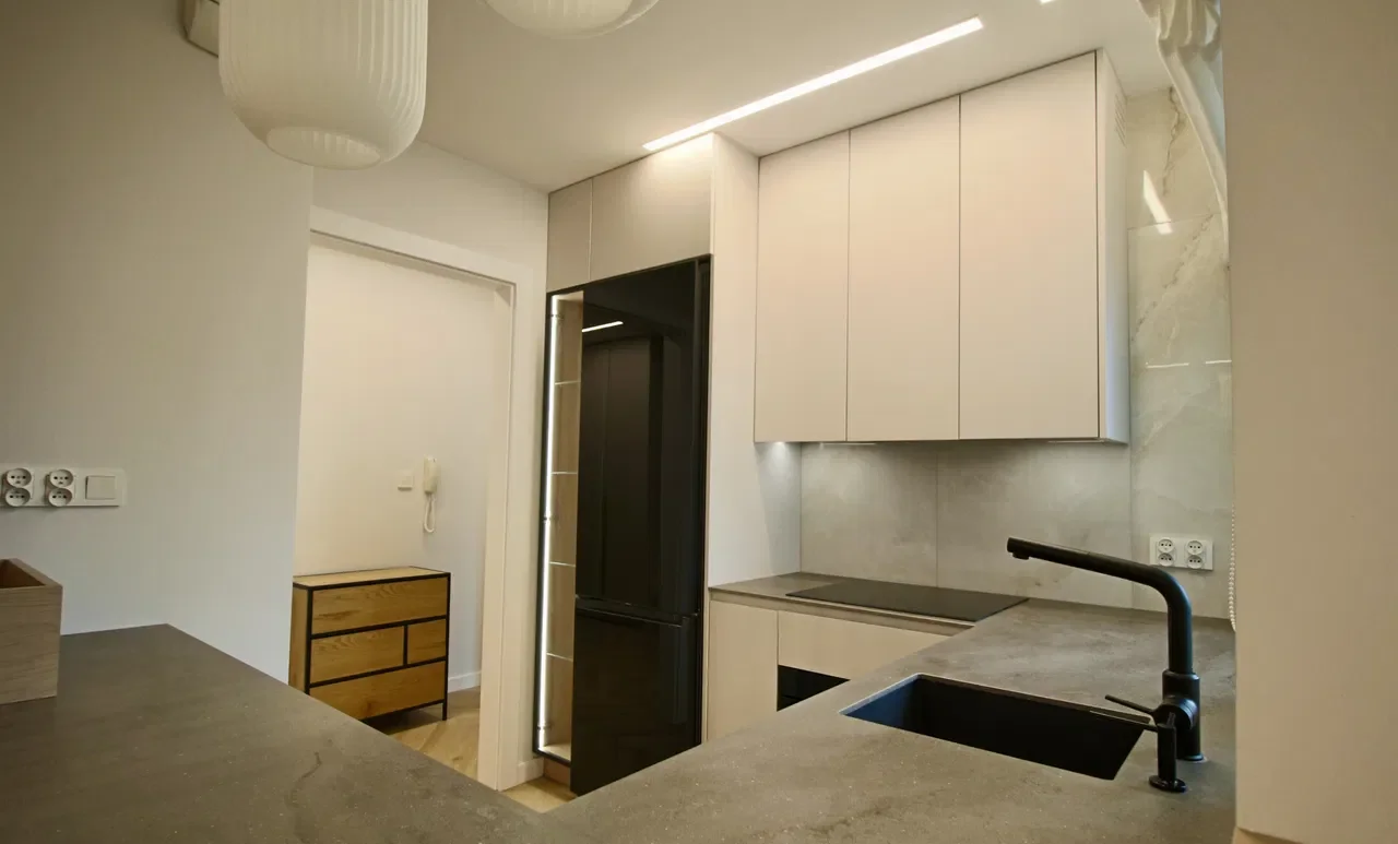 PL/RU Obok Bonarki/ Balkon / 2 pokoi / Klima/ Wysoki standard / Fredry - zdjęcie 10