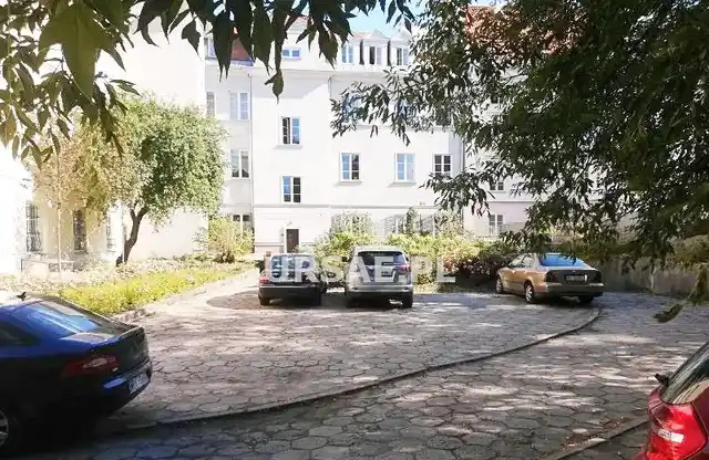 Z widokiem na park przy Starówce i stacji Metra - zdjęcie 2