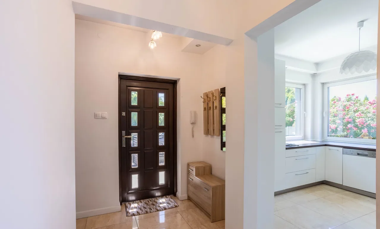 Komfortowy dom z garażem  ogrodem | 4 sypialnie | 147 m² | Od zaraz - zdjęcie 2