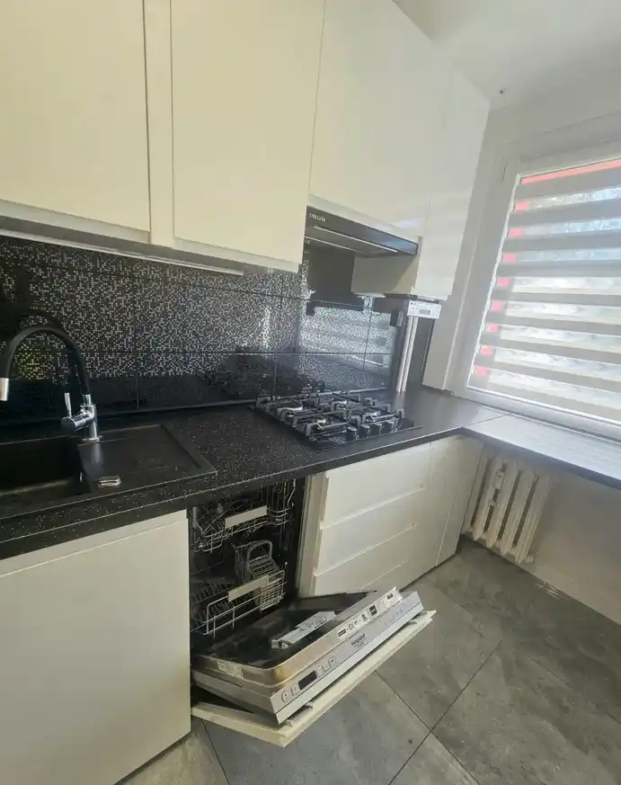 PRÓSZKOWSKA. 2 pokoje+osobna kuchnia. Idealne I piętro. Winda. Balkon. - zdjęcie 3