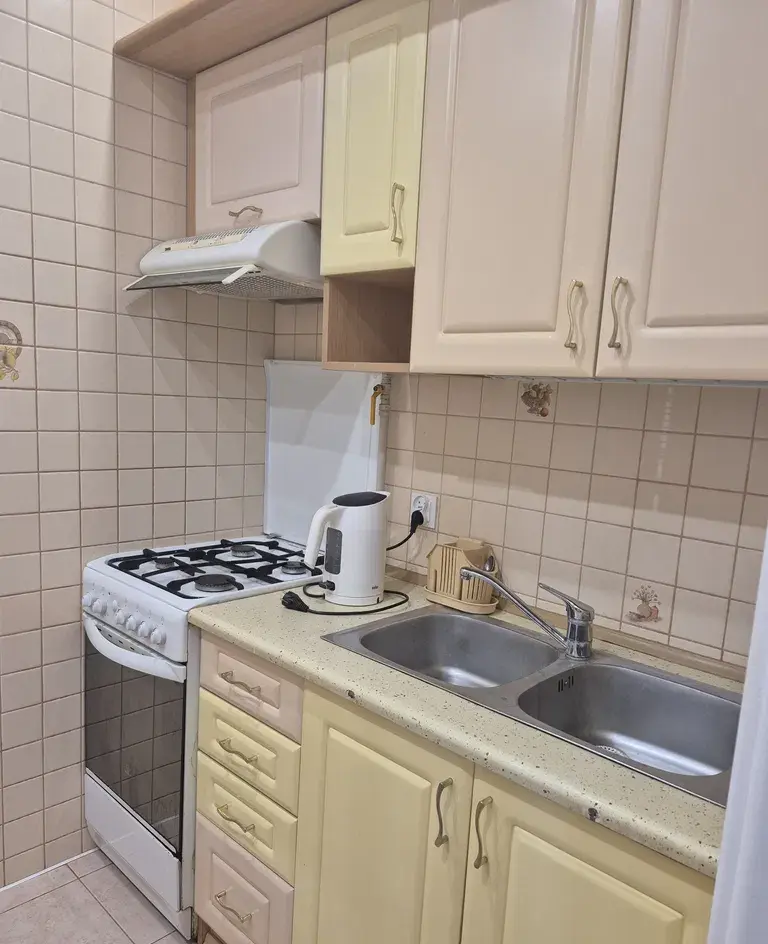 PILNIE wynajmę kawalerkę na Antoniukowskiej - po remoncie - zdjęcie 4