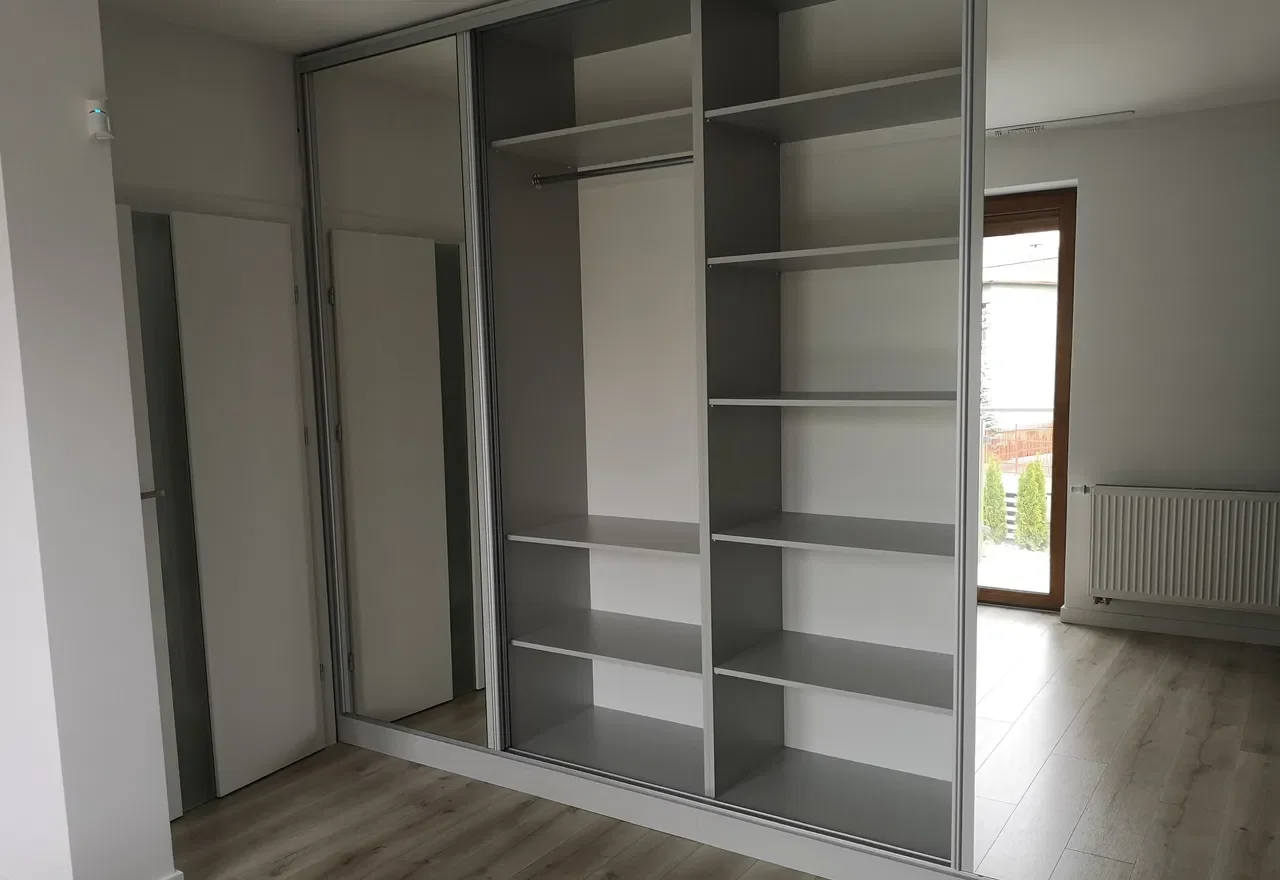 Niepołomice centrum-apartament dwu-poziomowy z garażem - zdjęcie 8