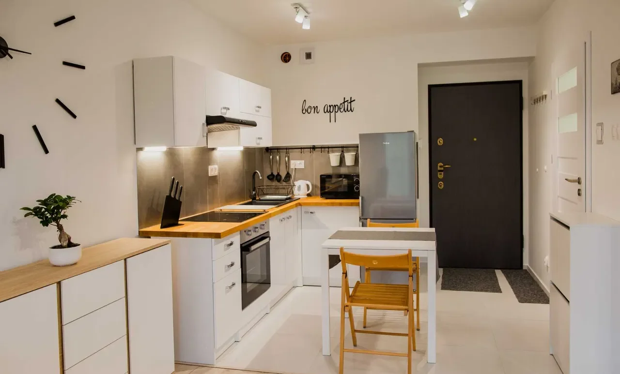 Kawalerka ul. Powstańców 20 | BARDZO NISKIE OPŁATY | Duży balkon, 5. piętro, nowy budynek z windą | Home Office | Wysoki standard - zdjęcie 3