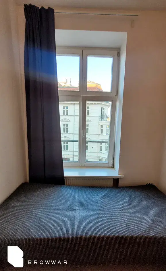 Pokój w kamienicy w centrum Poznania - zdjęcie 2