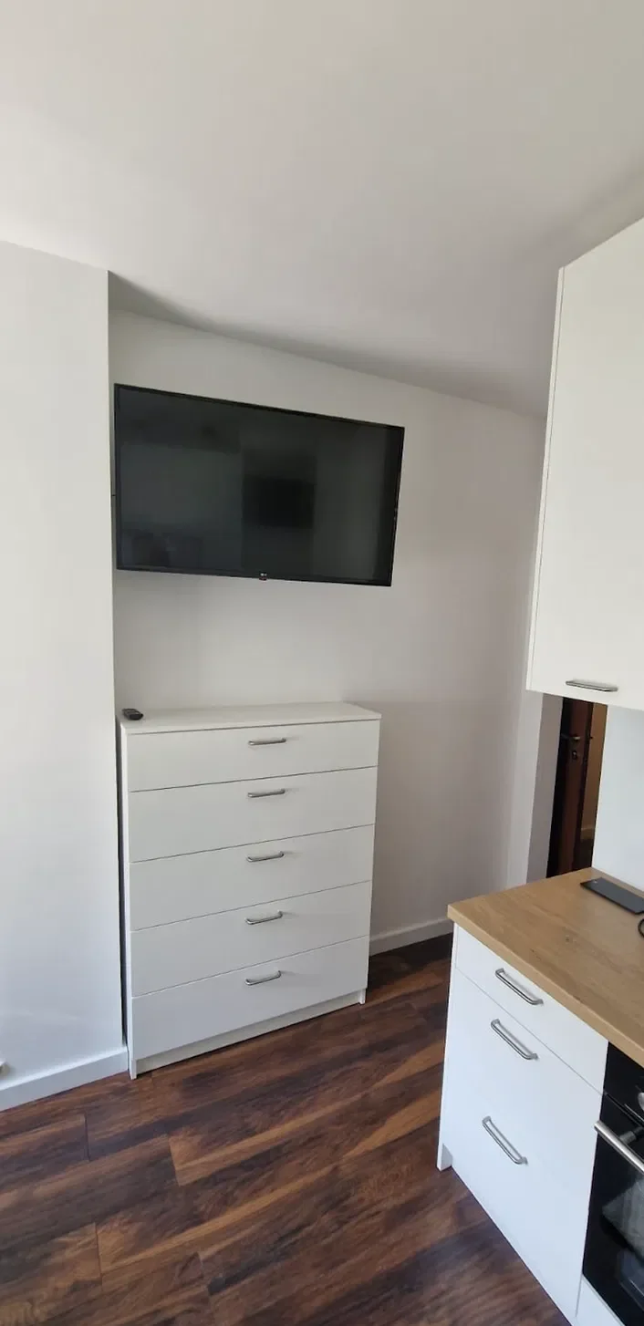 Przytulne jasne i ciche mieszkanie w centrum miasta z windą i balkonem - zdjęcie 9