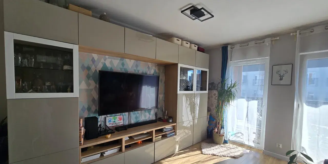 Do wynajęcia komfortowe mieszkanie 67 m² z balkonem, garażem i piwnicą