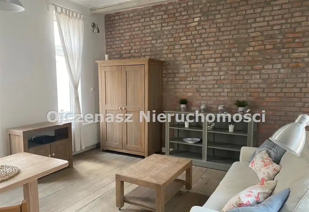 Klimatyczna kawalerka w Centrum - zdjęcie 2