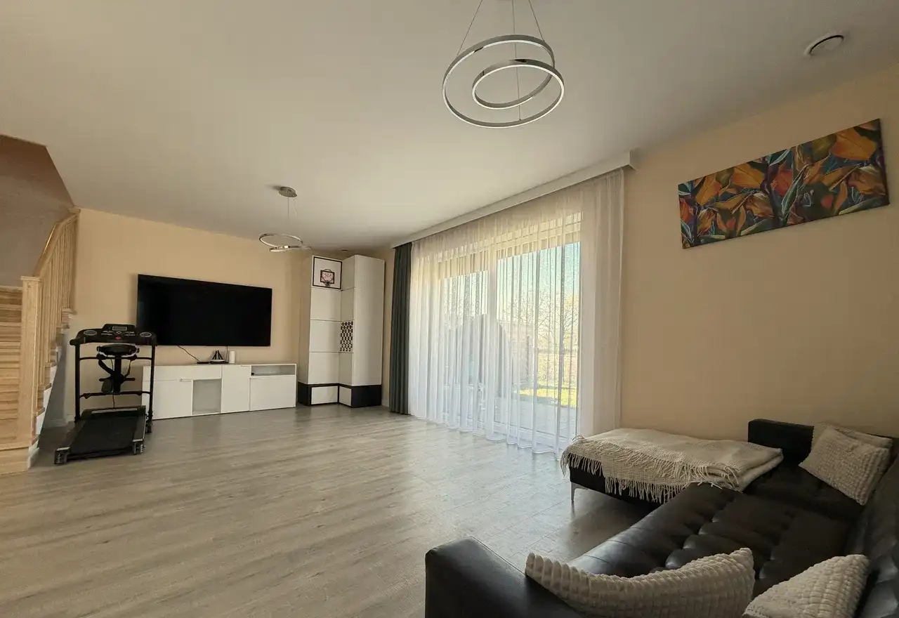Komfortowy dom w cichej okolicy we Wrocławiu - zdjęcie 2