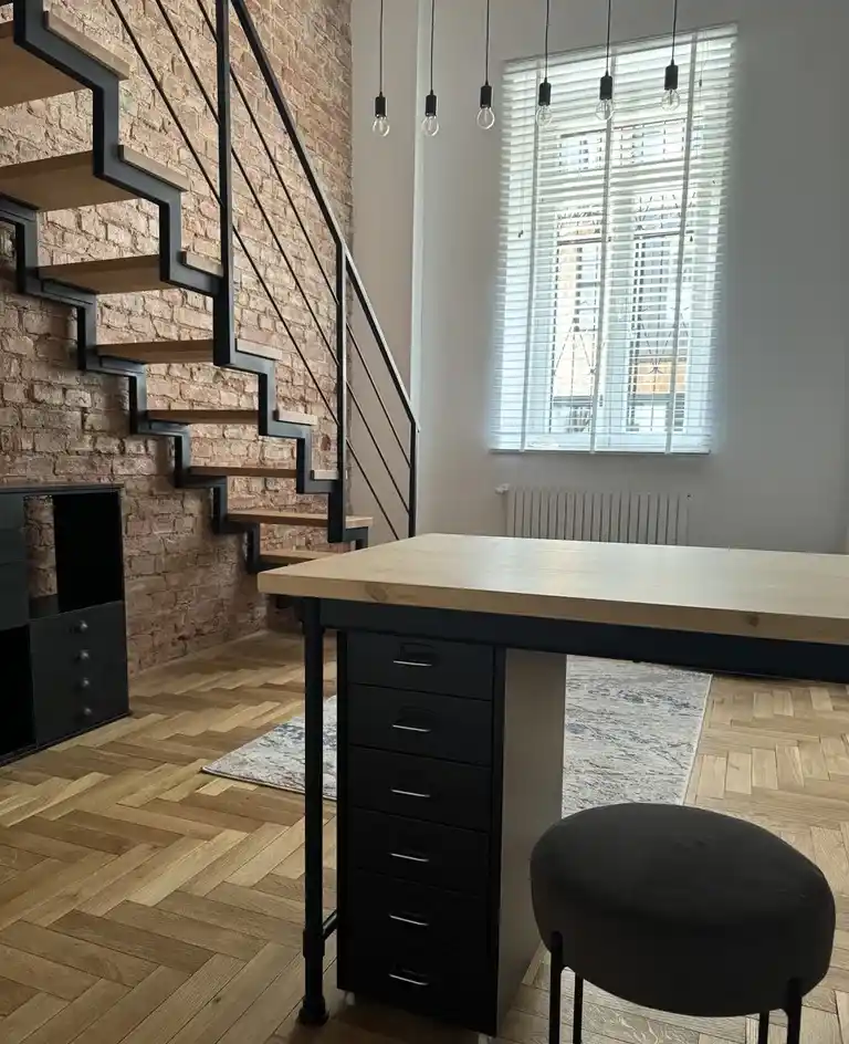 Loftowe 48 m² w kamienicy przy Koneserze, antresola, po remoncie - zdjęcie 7