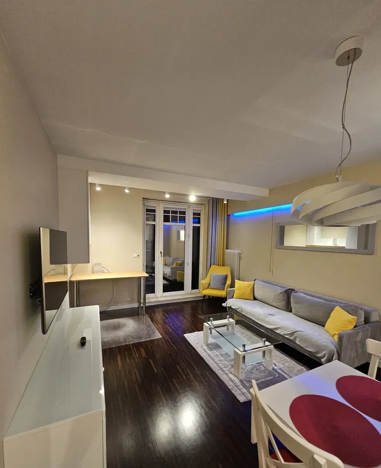 Rezydencja Warecka - Apartament z Balkonem i Garażem w Sercu Warszawy - zdjęcie 8