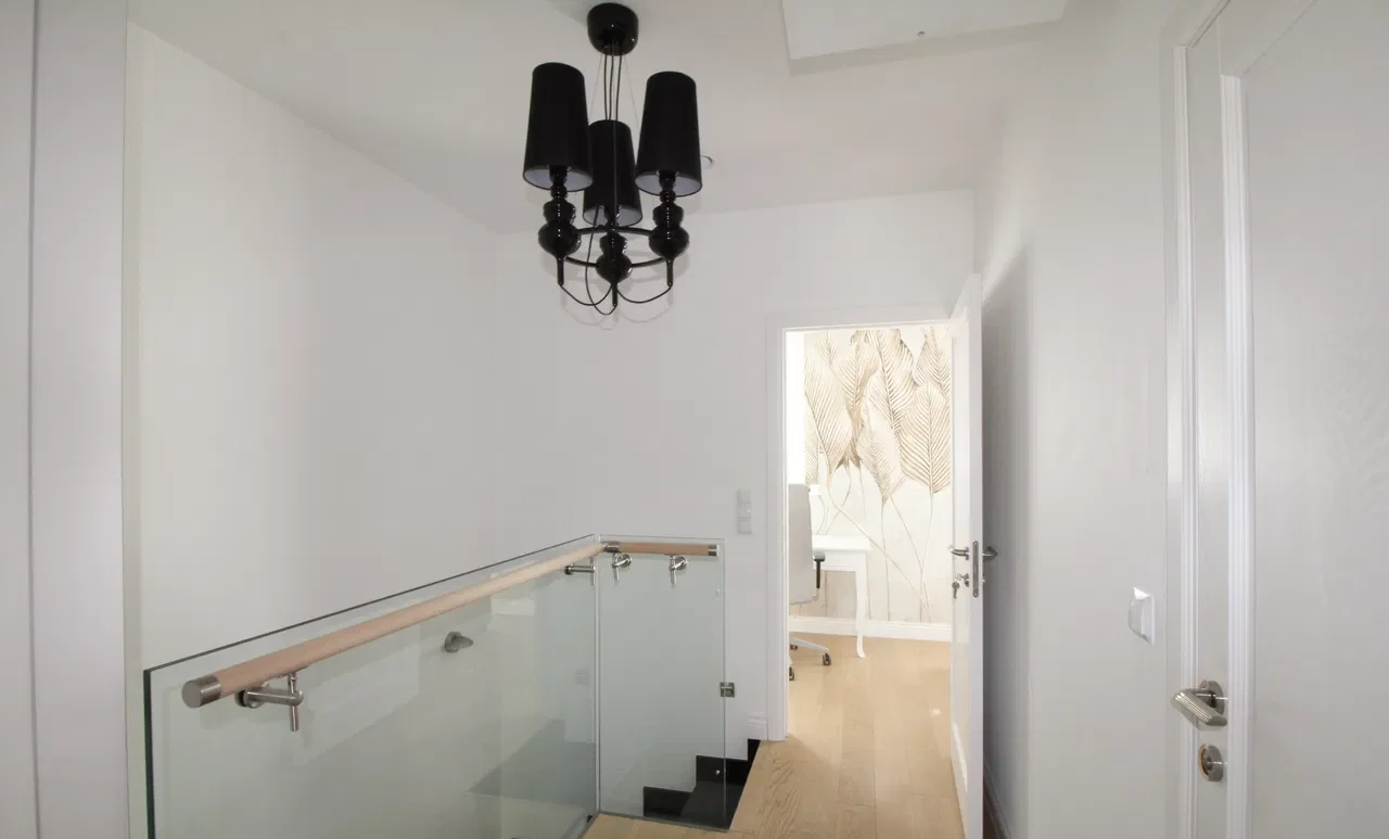 Do wynajęcia wyjątkowy dom w prestiżowej i spokojnej okolicy - zdjęcie 7