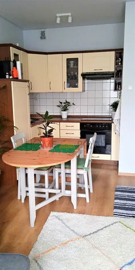 Saska Kępa, 2 pokoje, balkon, kom. m.postojowe