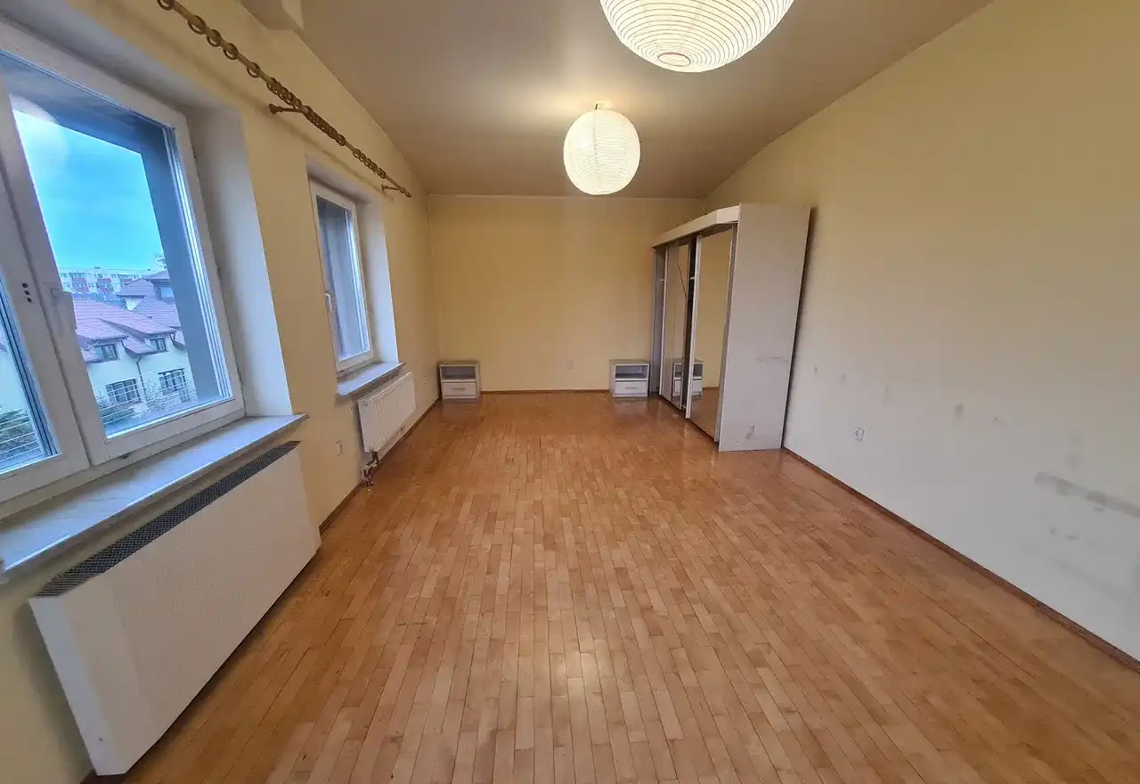 Duży dom - umeblowany, 2 kuchnie, 4 łazienki,  łóżka dla 20 osób - zdjęcie 3