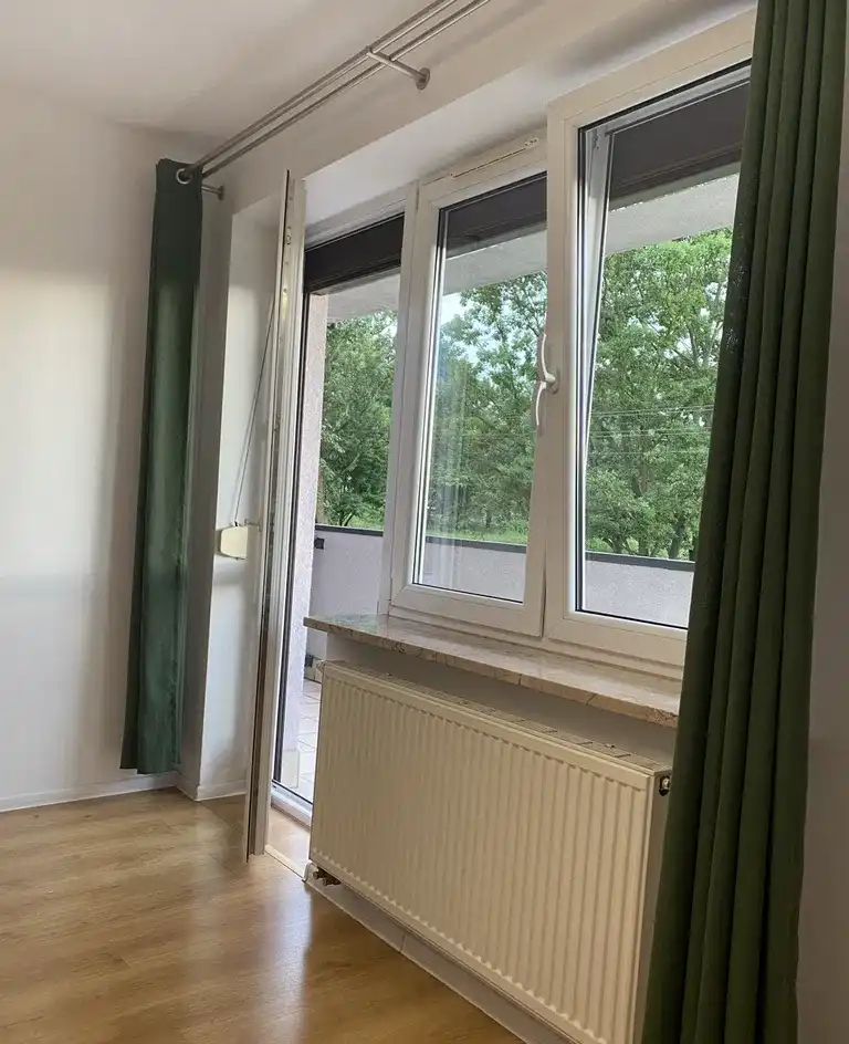 Dwupokojowe z oddzielną kuchnią i balkonem na ogrodzonym osiedlu. - zdjęcie 7