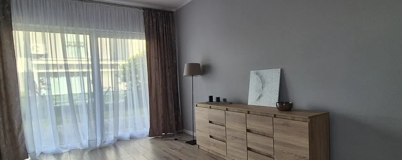 Bliźniak z garażem i umeblowaniem pod miastem - zdjęcie 7
