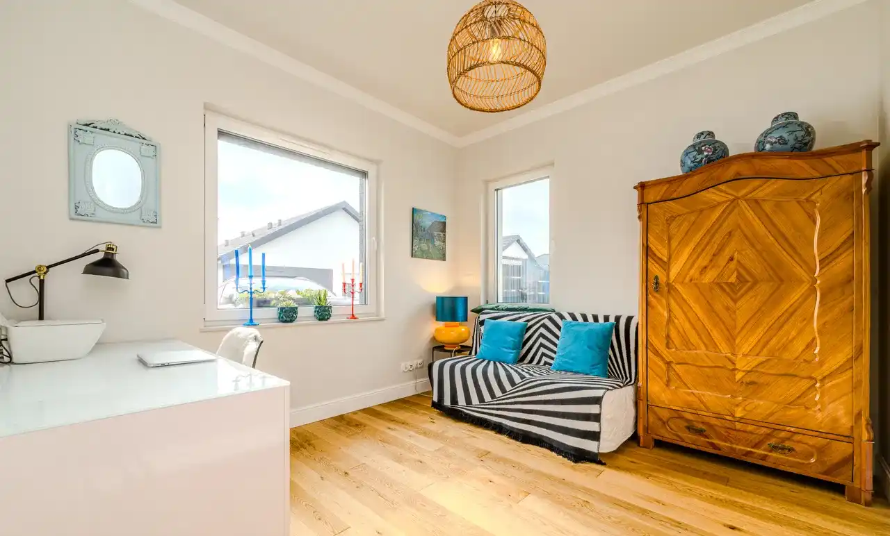 Piękny Dom 125 m², 4 Pokoje, Klimatyzacja, Ogród, Garaż + 3 miejsca ! - zdjęcie 9