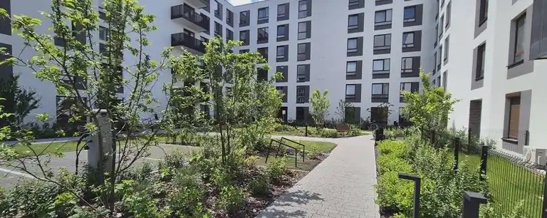 Przestronna i funkcjonalna kawalerka z dużym balkonem - zdjęcie 10