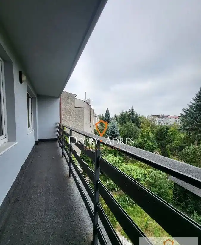 Pokój z balkonem dla studenta blisko uczelni - zdjęcie 9