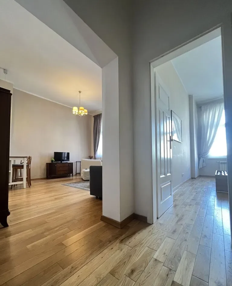 2 Pokoje w kamienicy z windą i balkonem - zdjęcie 2