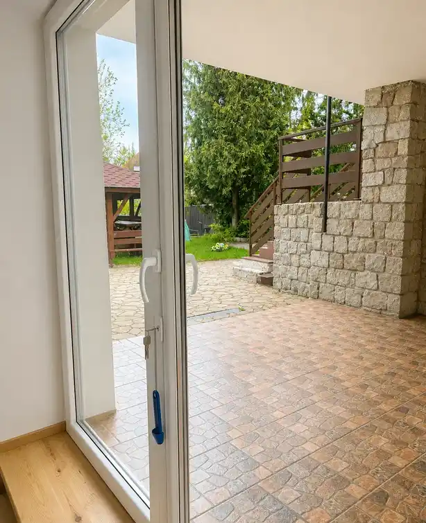 Przestronne mieszkanie 3 pokoi z ogrodem - zdjęcie 2
