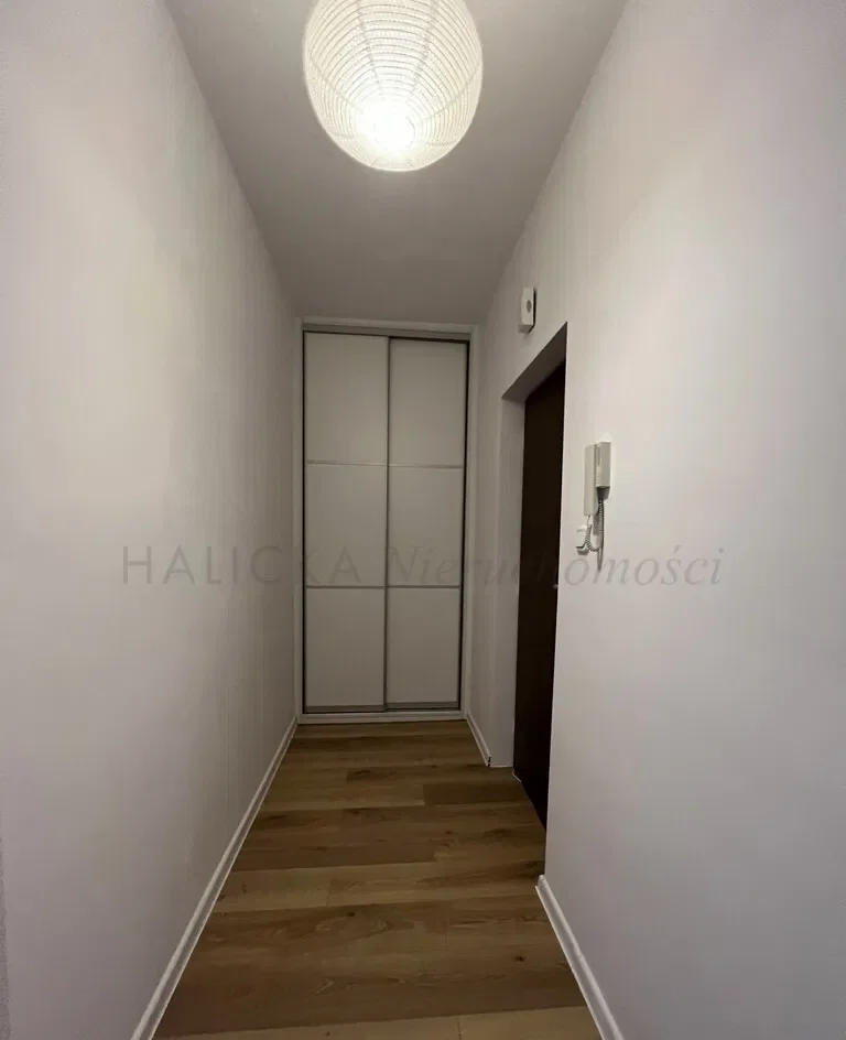 Kawalerka z osobną kuchnią, balkon - zdjęcie 10
