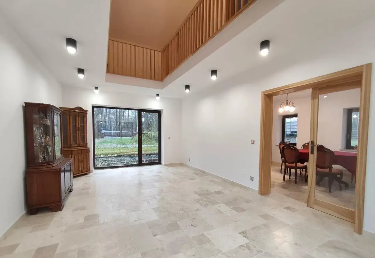 Luksusowy dom w sercu lasu – 1,5 ha prywatności - zdjęcie 5